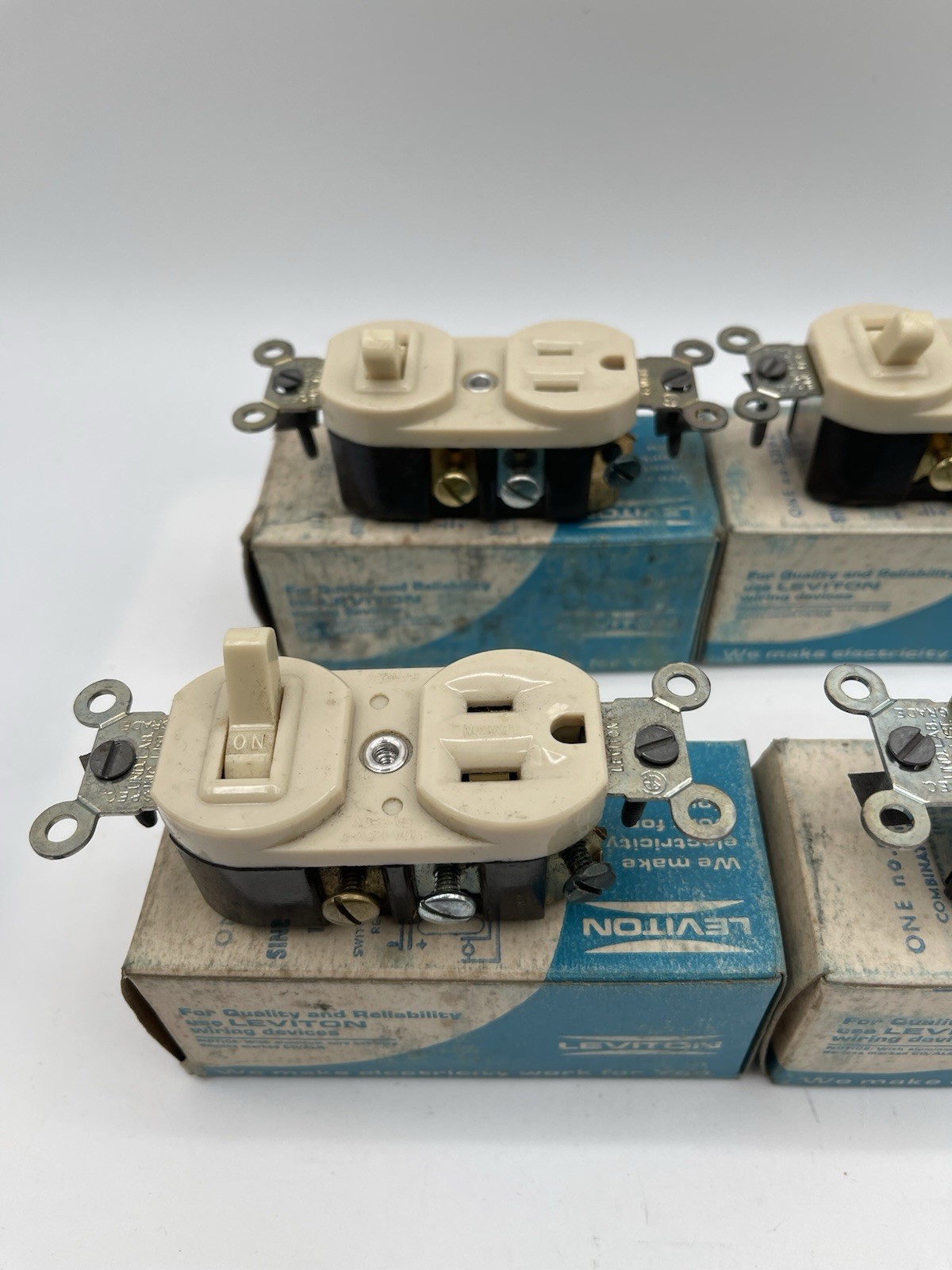 Leviton 5219-I Single Pole Switch Grounding Outlet Ivory 15A 120/277V Lot of 4