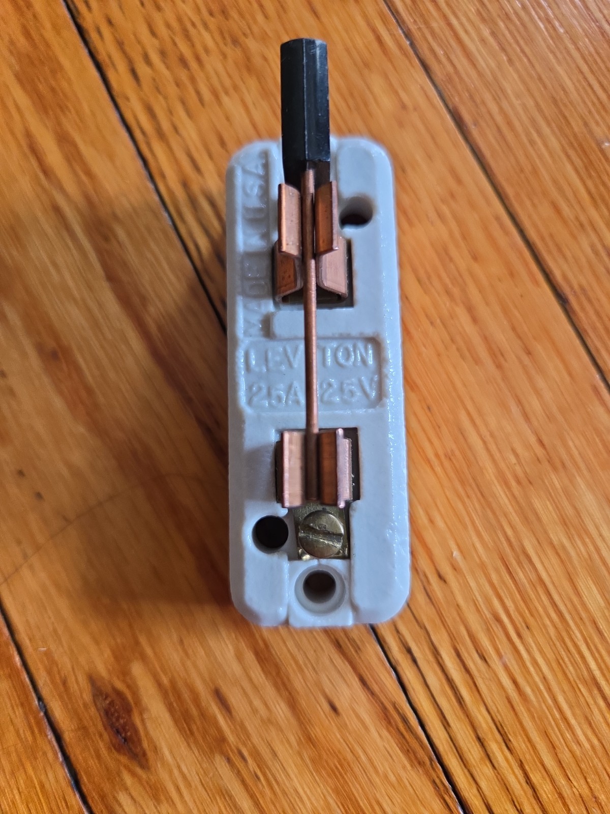 VTG Leviton 9912 Porcelain Knife Switch 25A 125V Copper Industrial USA 3 3/16″