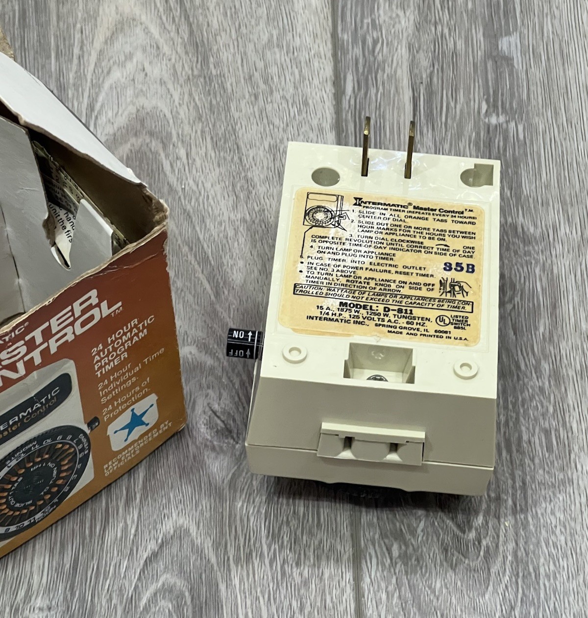 Vintage Intermatic Master Control 24-Hour Automatic Program Timer – Model D-811