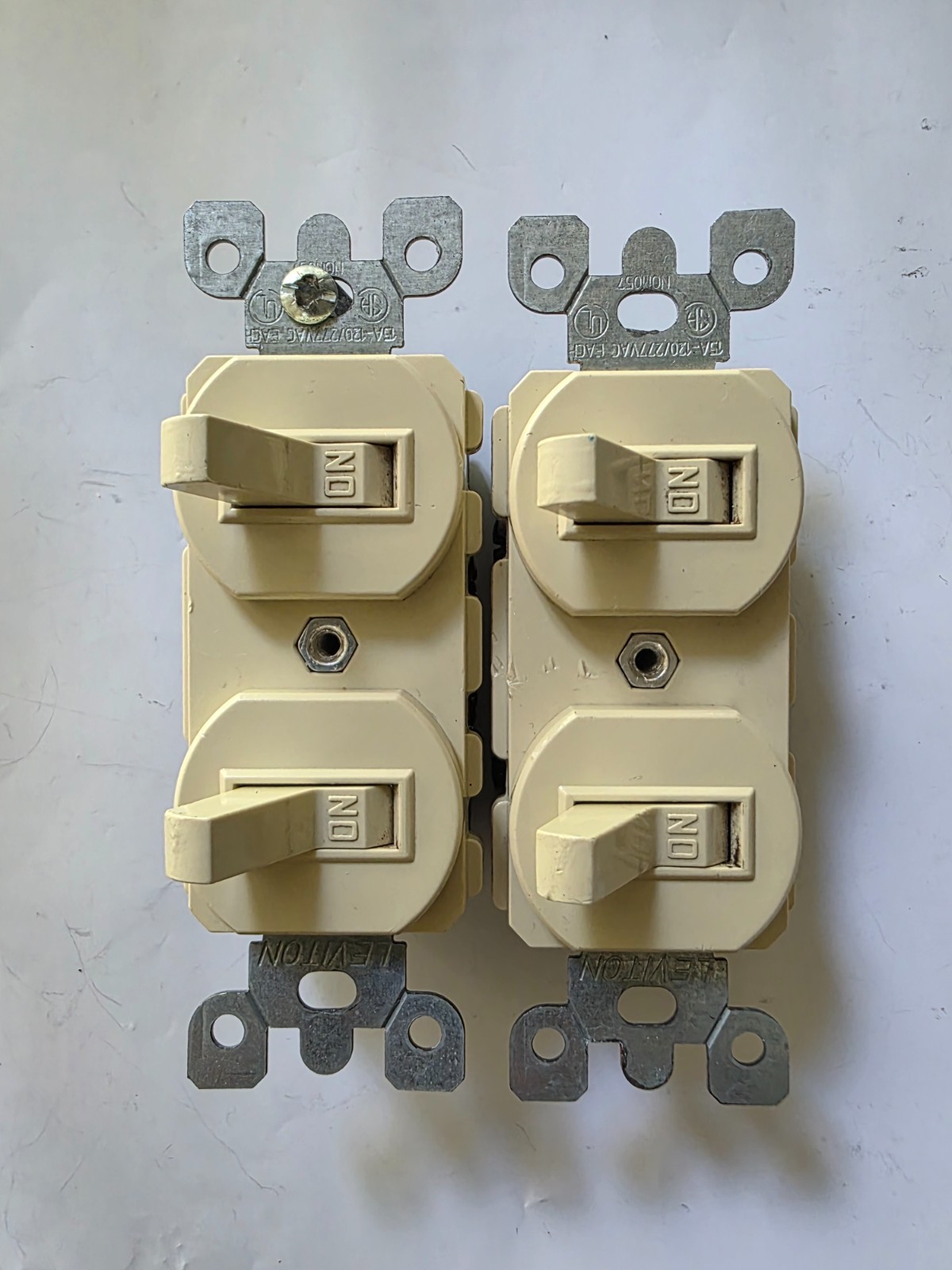 Leviton 5224-2WS Combination Double Switch 15A 120/277V – Lot of 2 Ivory