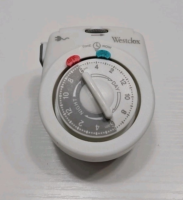 Westclox Model 12-850 Automatic Indoor Lights – Wall Timer – 1875 Watts 15 Amps