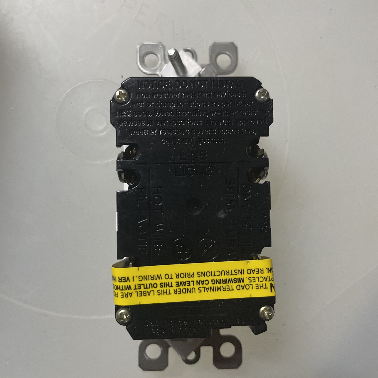 NEW Leviton GFWT1-W SmartLockPro GFCI Outlet Commercial WHITE (QQ)
