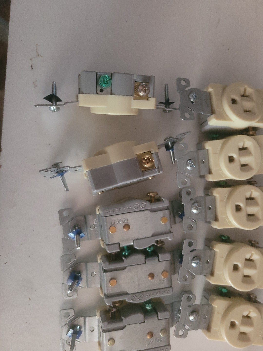 10ct Eaton 1877V Ivory 20A Commercial Single Outlet Receptacle 5-20R 125V