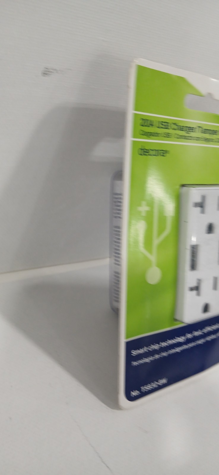 Leviton USB Outlet Tamper Resistant White Type A 18W 20A T5832-BW