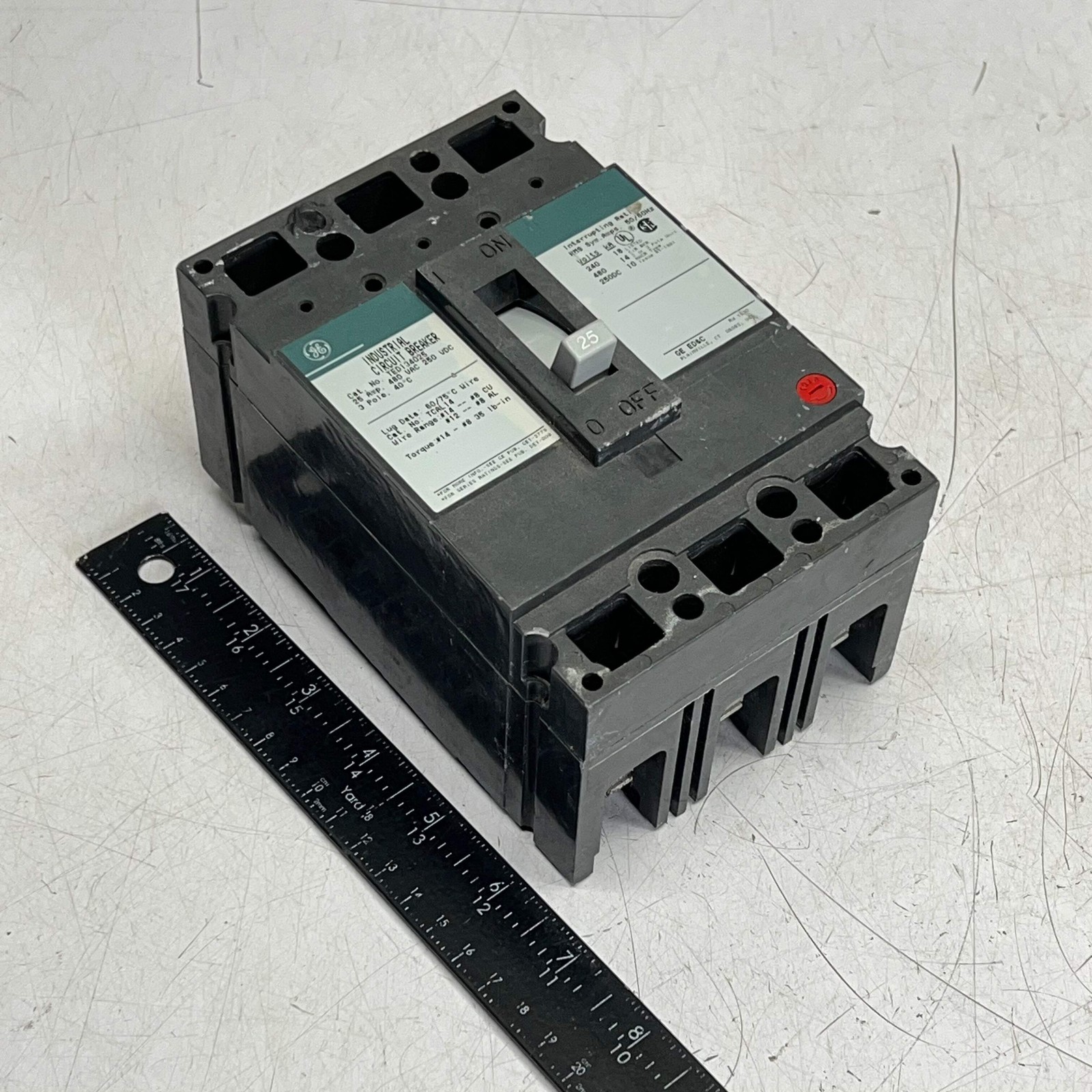 GENERAL ELECTRIC Molded Case Circuit Breaker 23 AMP 3 Pole TED134025 (Used)