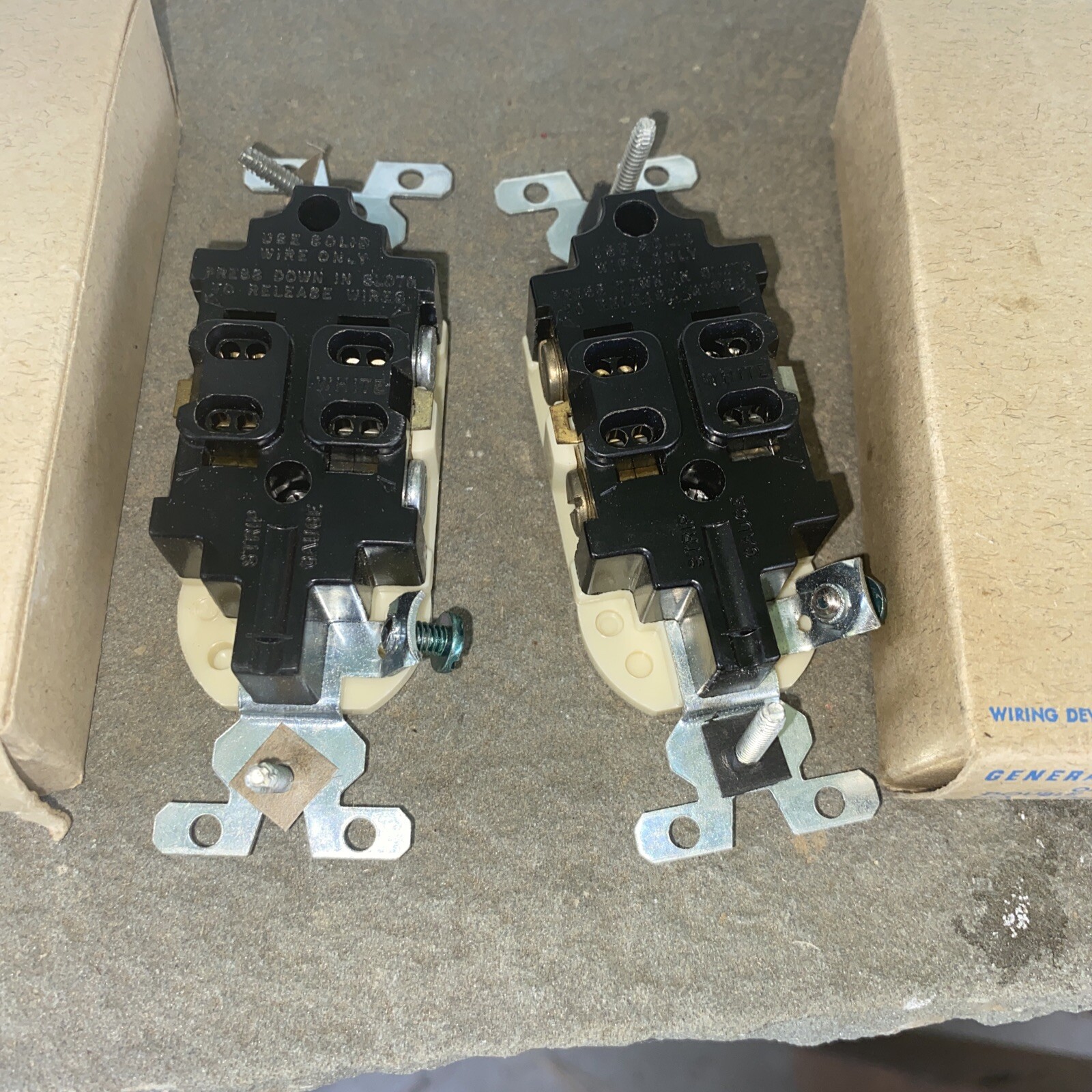 Leviton Tamper Resistant Outlet Preferred 20A/125V T5820 & 2 GE 4077-2 NOS