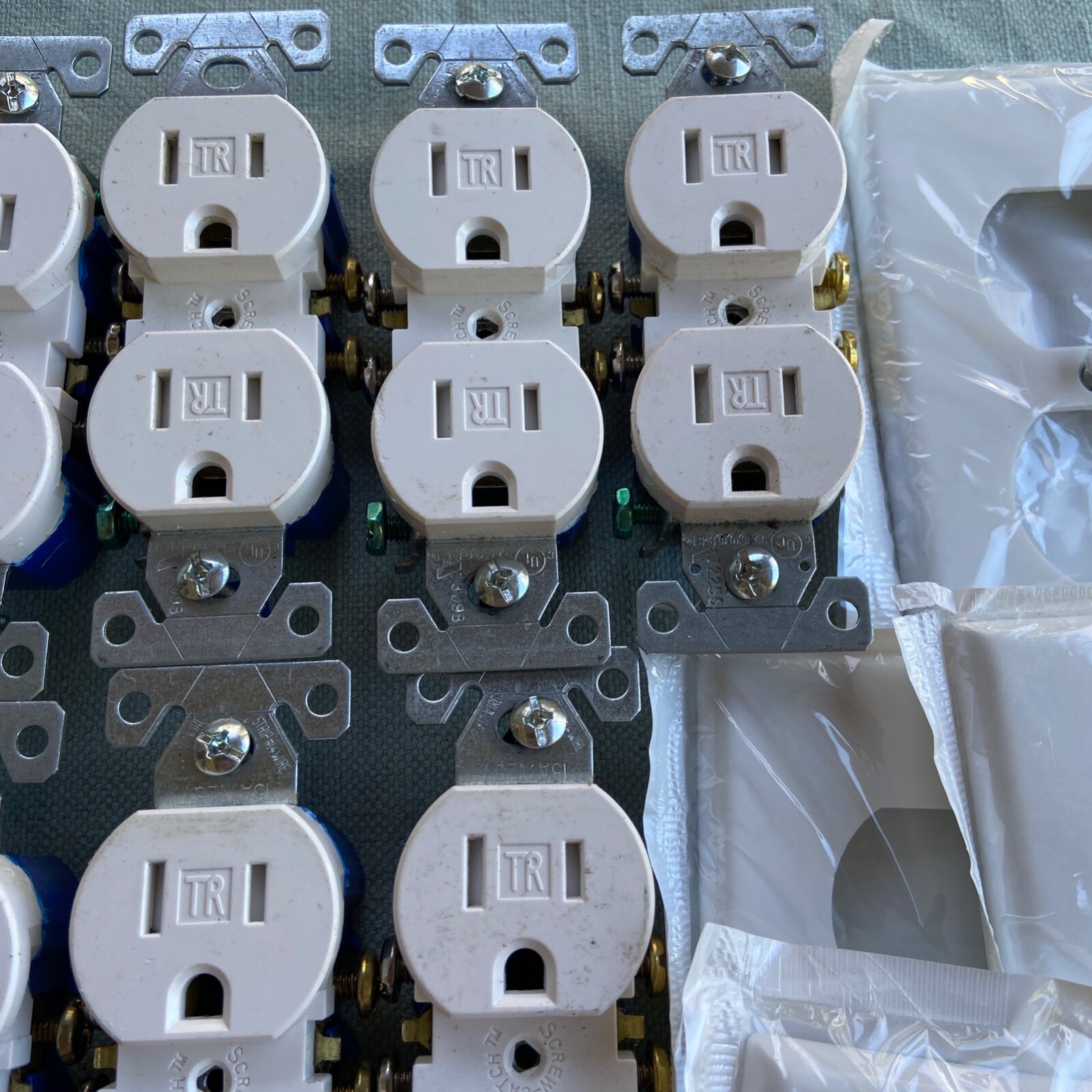 Cooper TR270W Receptacle Plug Socket NEW Lot 9 White w/ Plates Duplex Grounding