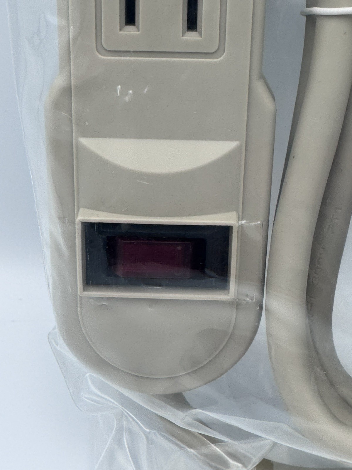 6 Outlet Surge Protector 6 Ft. Cord 750J Beige – On/Off Switch – New in Plastic