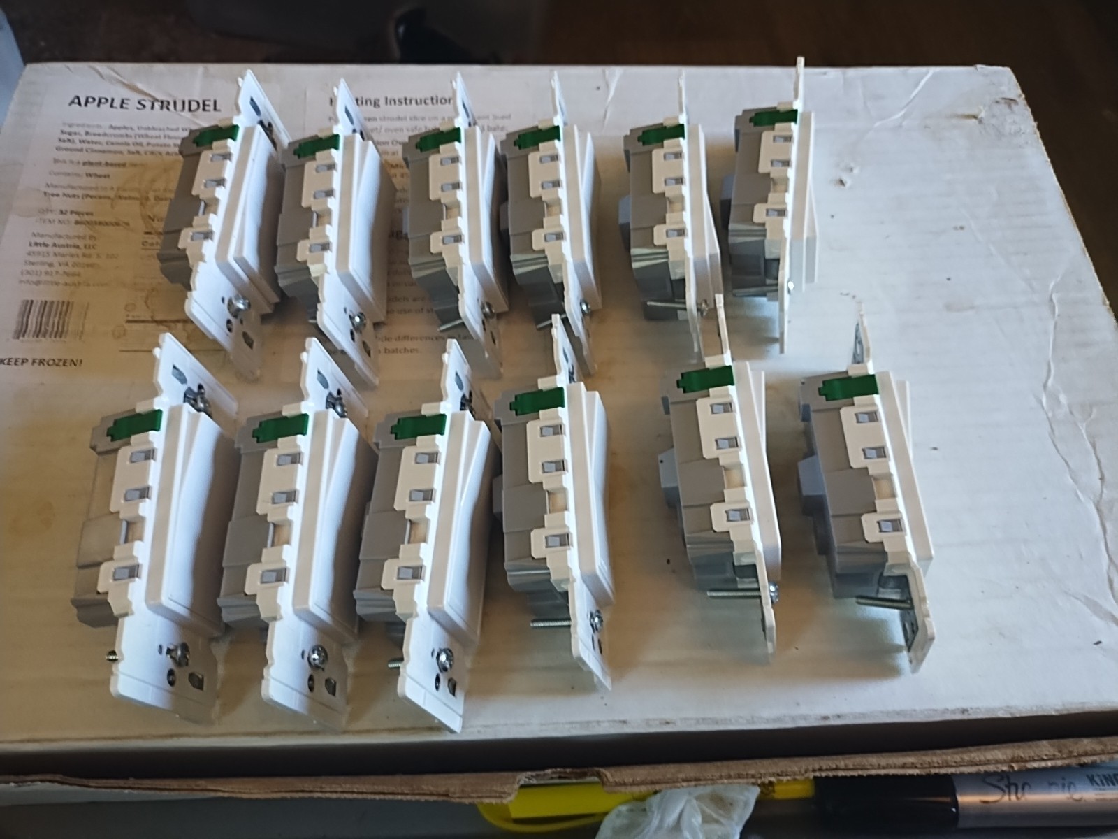 12 White Leviton Rocker Switches 15A 120/277V 3RJW Easy Installation