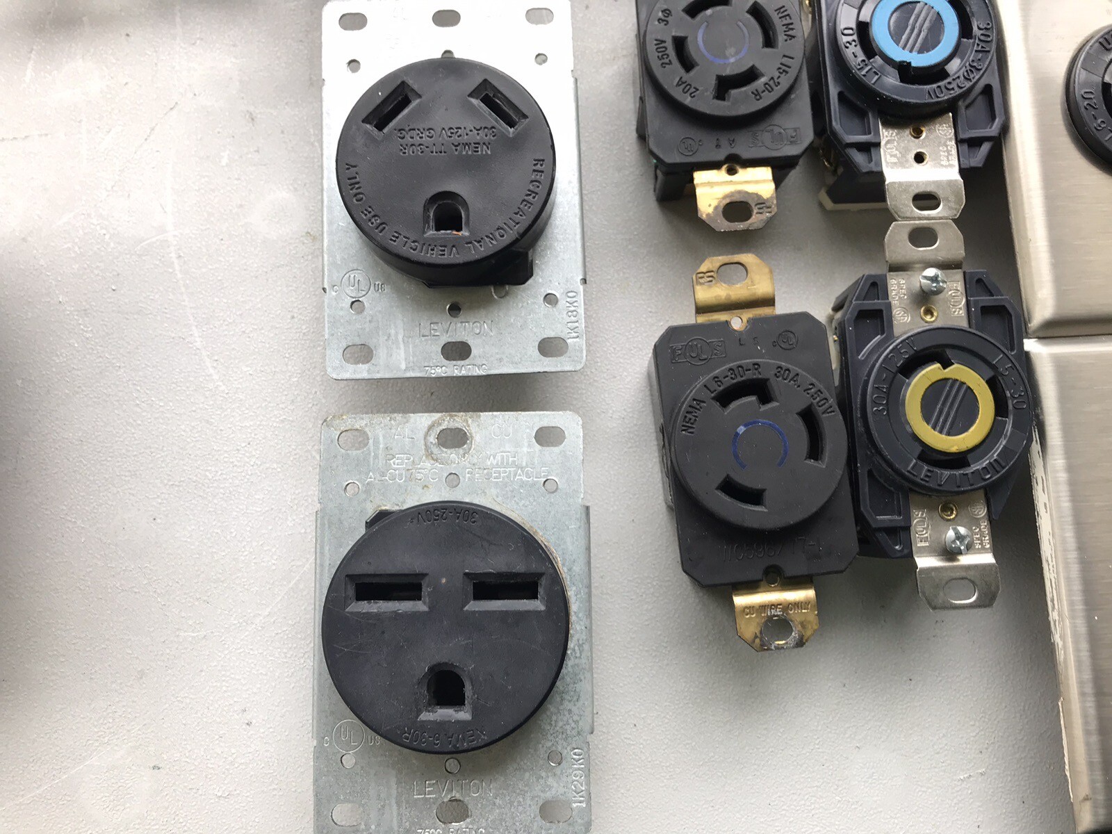 LEVITON and Unbranded Outlets 125 V 20A (16 Units) 250V 30A (16 Units) Plus.