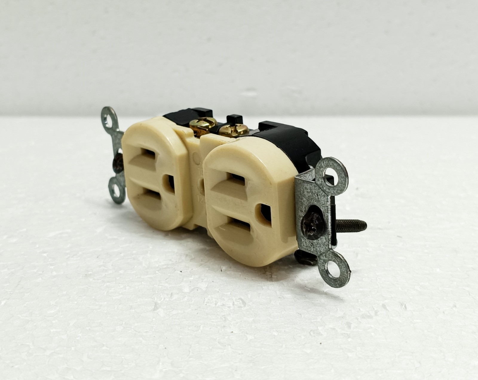 15A 125V Duplex Electrical Outlet Receptacle | White | Back & Side Wire