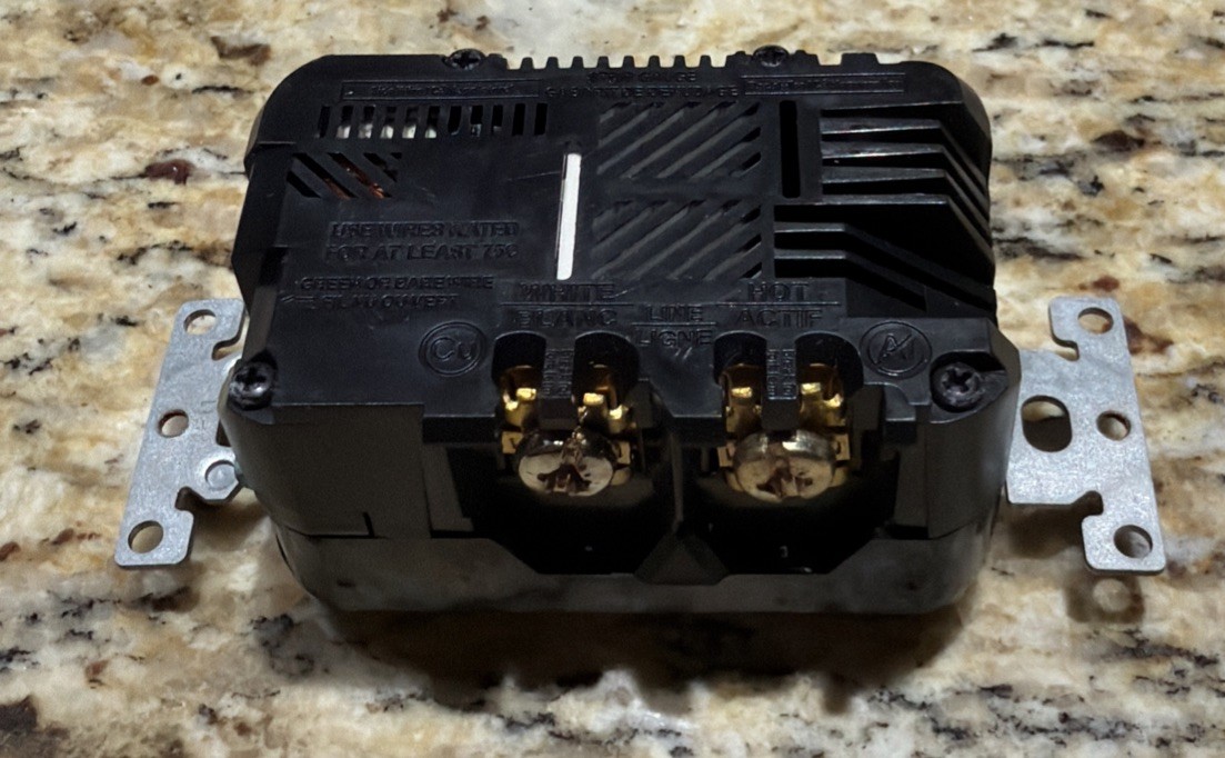 LEVITON T5638-B3W 18W USB-A & USB-C Duplex Outlet
