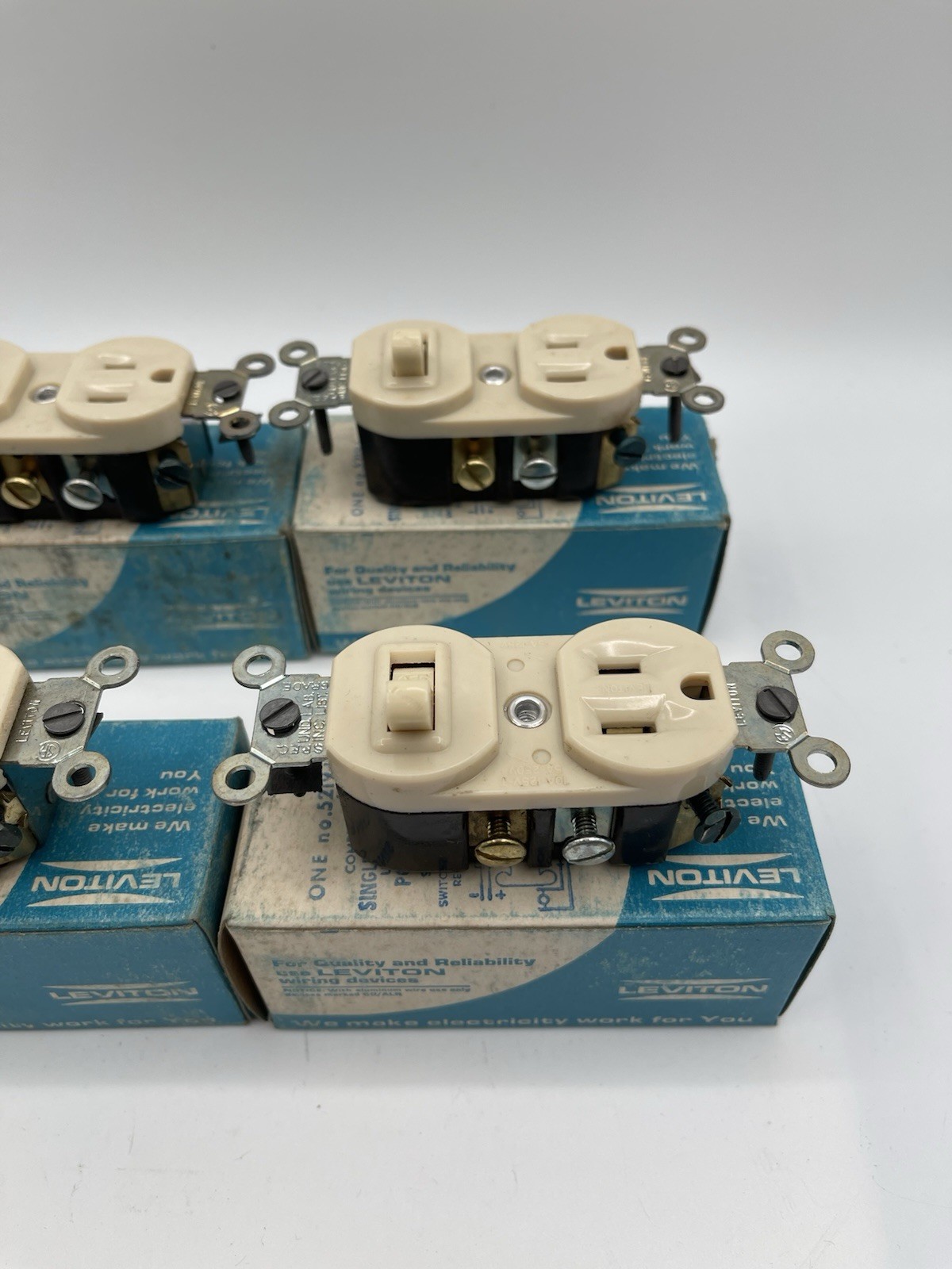 Leviton 5219-I Single Pole Switch Grounding Outlet Ivory 15A 120/277V Lot of 4