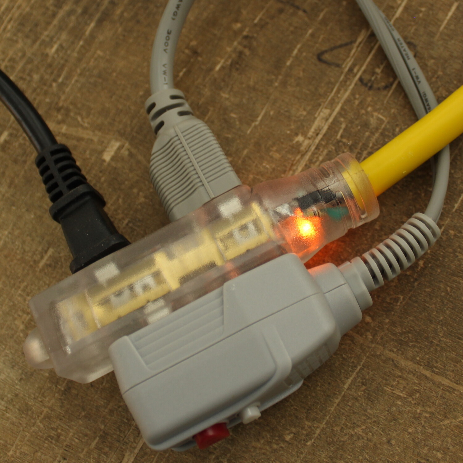 Lighted Outdoor Extension Cord 3ft 515P to 3 Way 515R Splitter 15 AMP 125 Volts