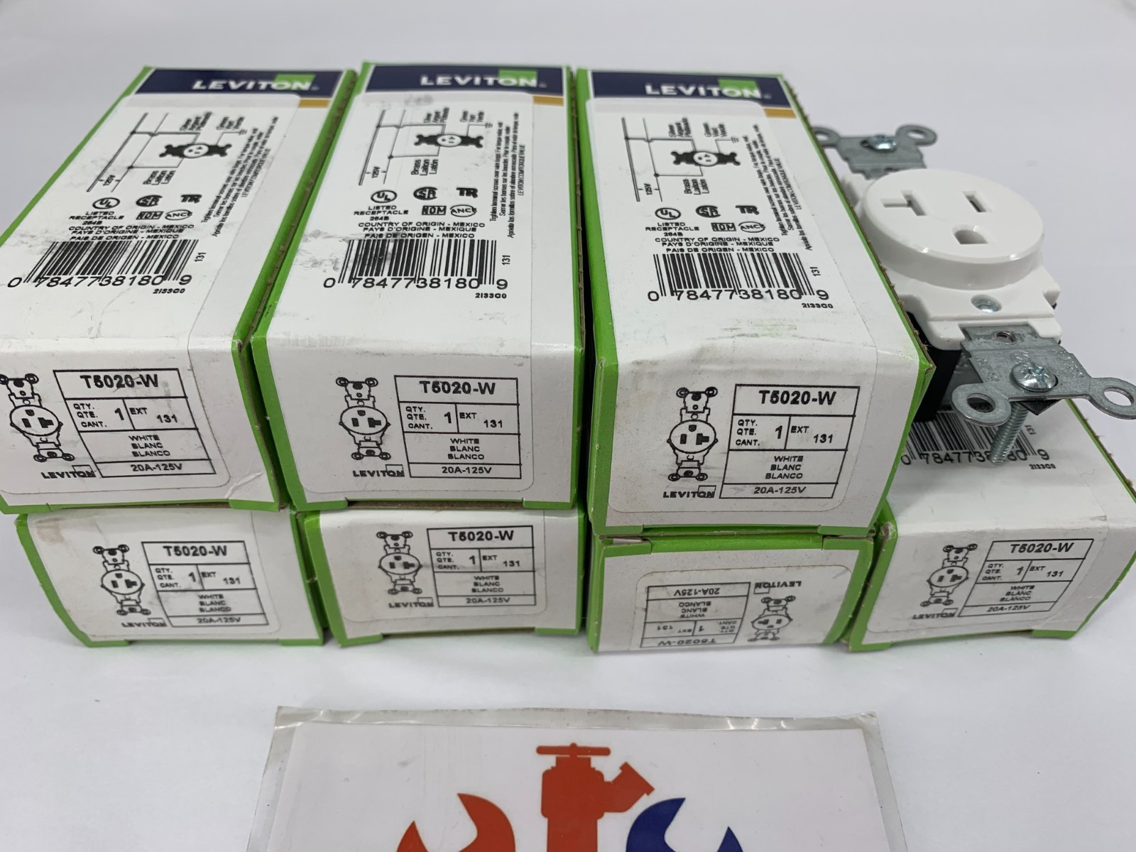 Levition T5020-W White TR Single Receptacle 20A 125V Narrow Body Lot of 8