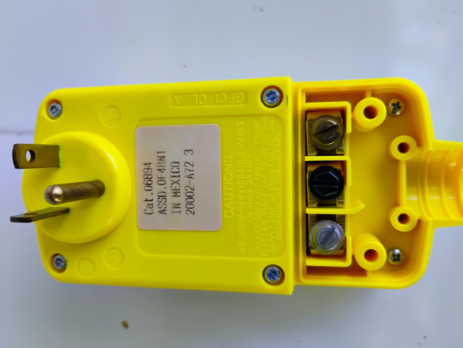 LEVITON 6894 RIGHT ANGLE PLUG IN GFCI MANUAL RESET