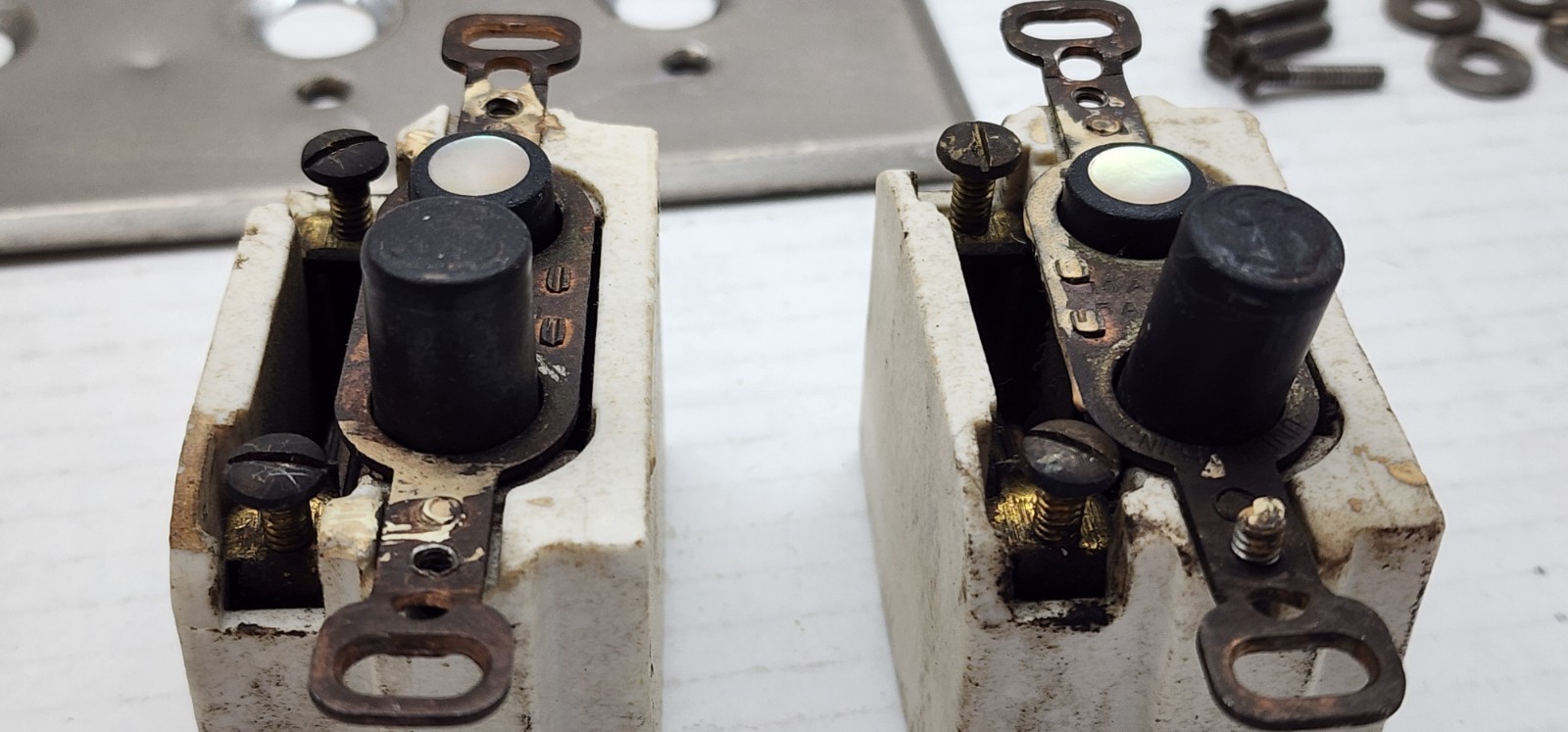 3 VINTAGE THE CUTTER COMPANY PUSH BUTTON LIGHT SWITCH GANG COVER ANTIQUE 1920’s