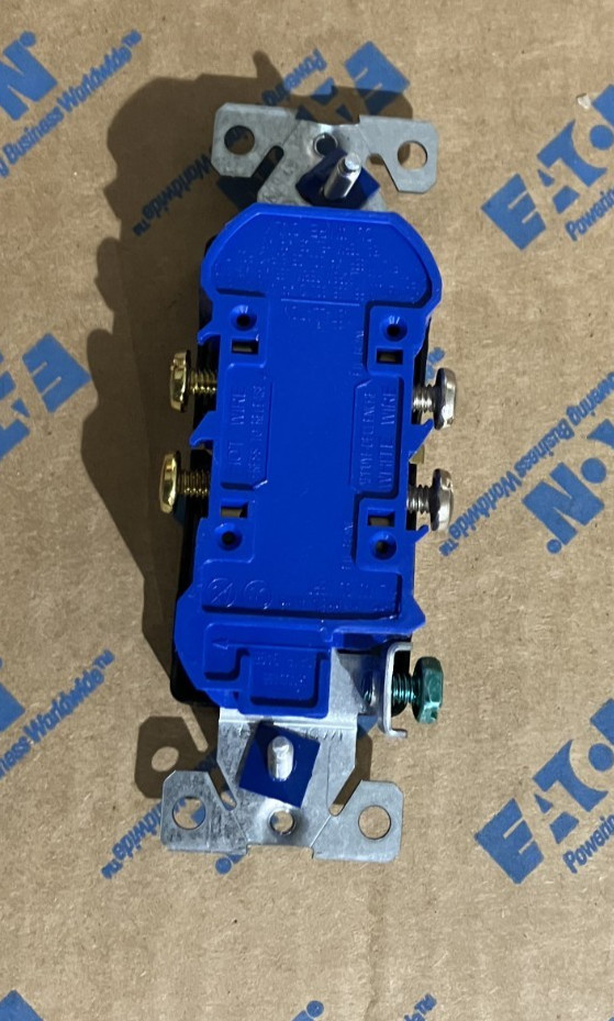 Lot of 84 Eaton Black Decorator Receptacle Duplex Outlet 5-15R 15A 125V TR1107BK