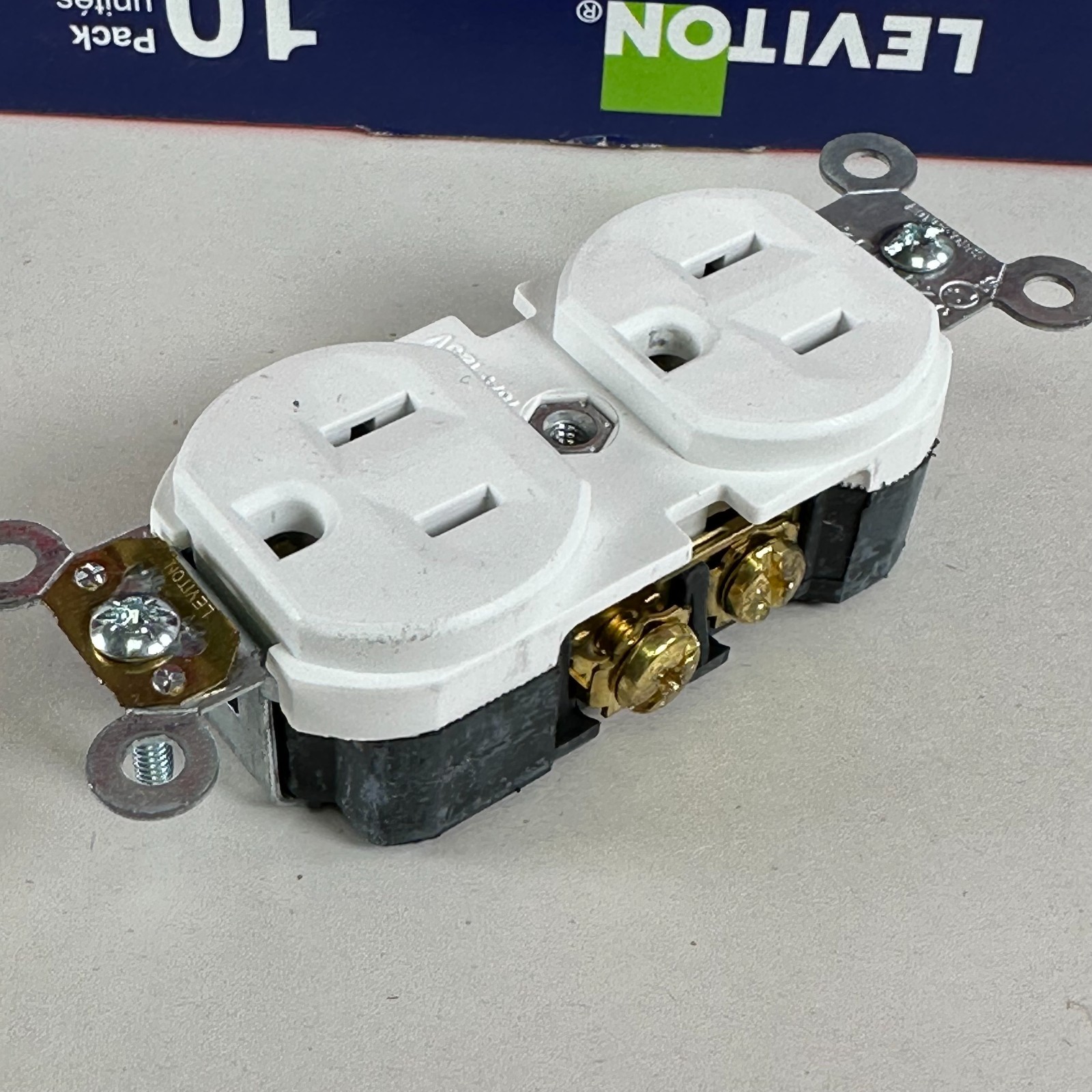 Leviton Commercial Grade Duplex Outlets White 10 Pack 15A 125V