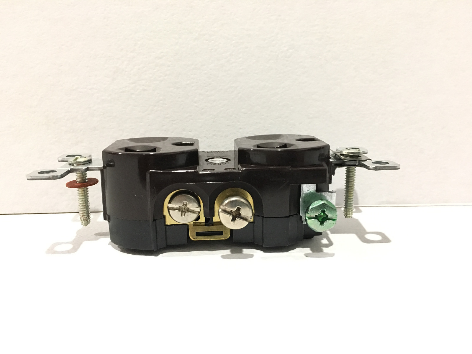 CR20-BZ LOT OF 25 BRYANT Brown Duplex Receptacles NEMA 5-20R 20A 125V
