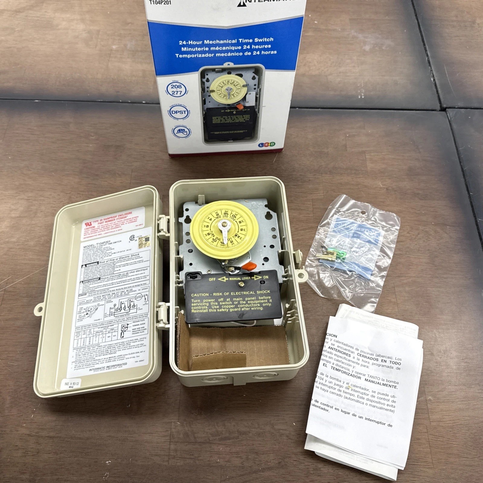 Swimming pool Intermatic T104P201 Timer pump Switch on off tabs 240 volts NEMA3R