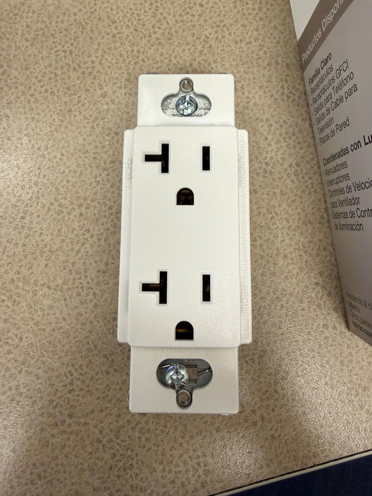 ***LOT OF 11*** Lutron SCR-20-BW – 20AMP/125V Receptacles Brilliant White