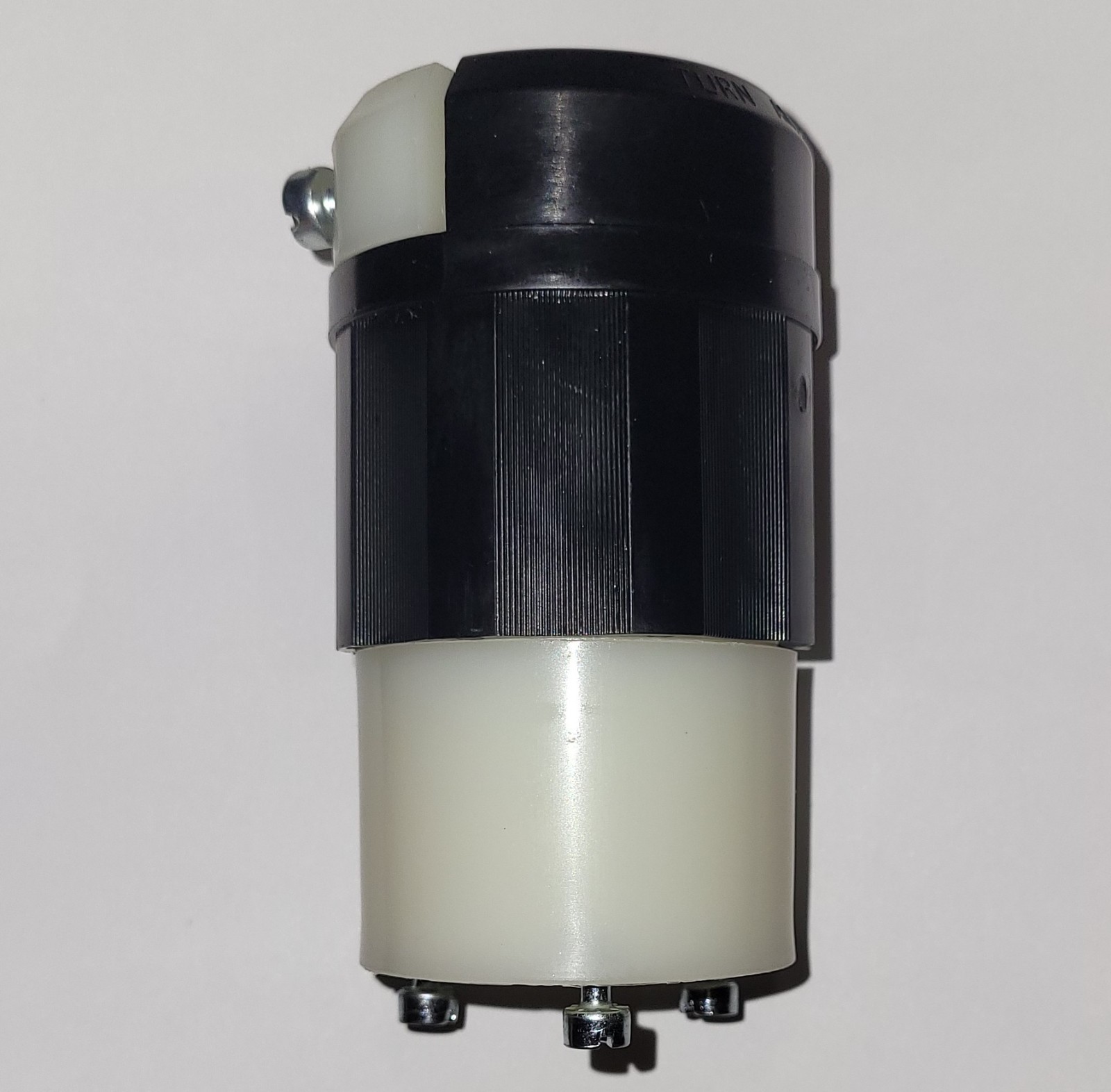 Leviton 30A, 125 Volt NEMA L5 30R 2P, 3W Locking Connector Industrial Grade 2613