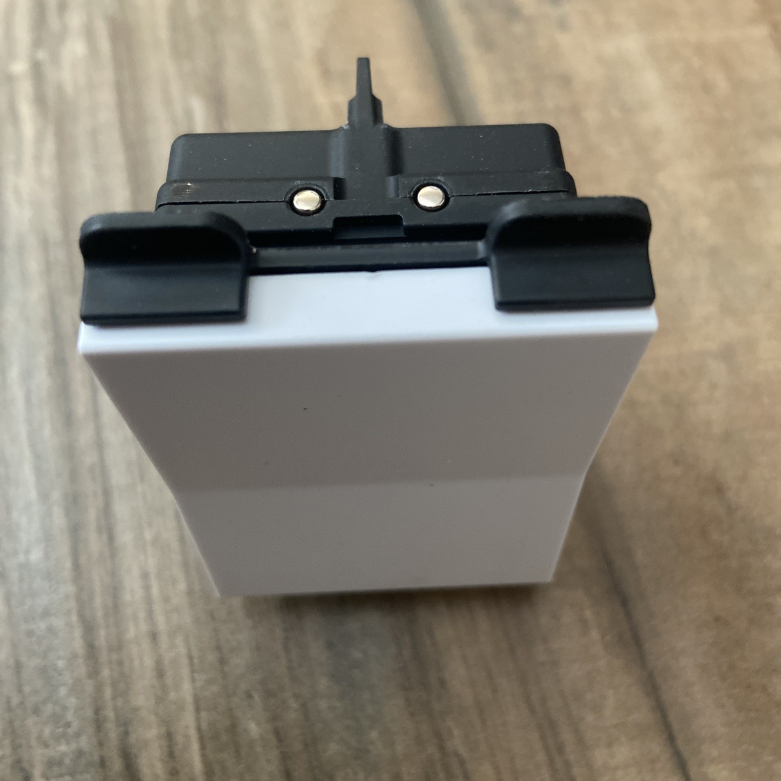 Deako Single Pole Simple Rocker Switch Model DS0008