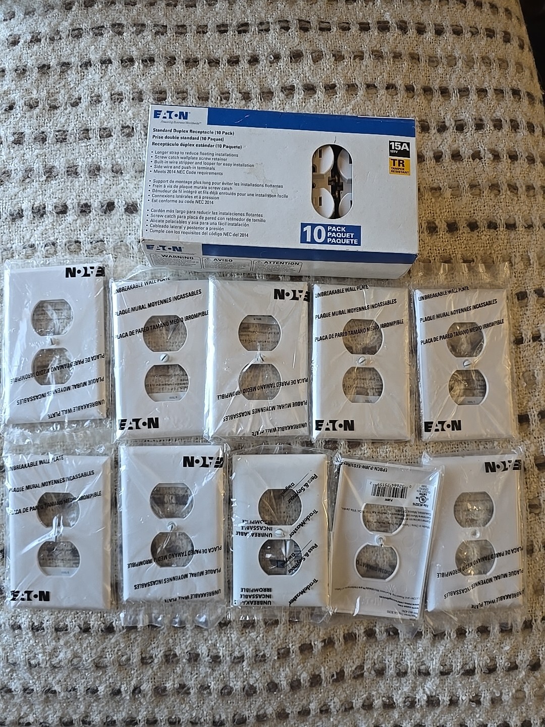 Lot Of 10 Eaton TR270W White 15-Amp 125-Volt & Lot Of 10 Eaton WiPJ8W Wallplates