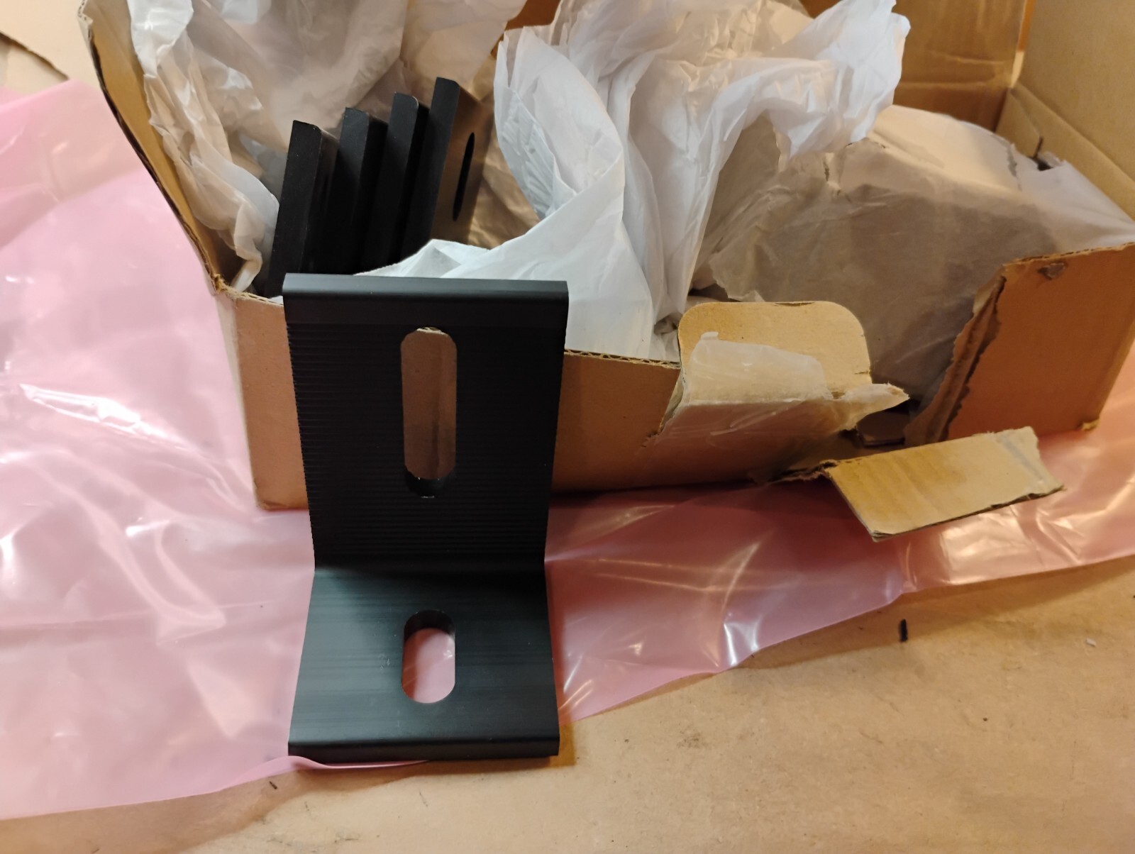 8, Sunpower 509226 Invisimount L-Foot Black, no hardware – Fast Shipping
