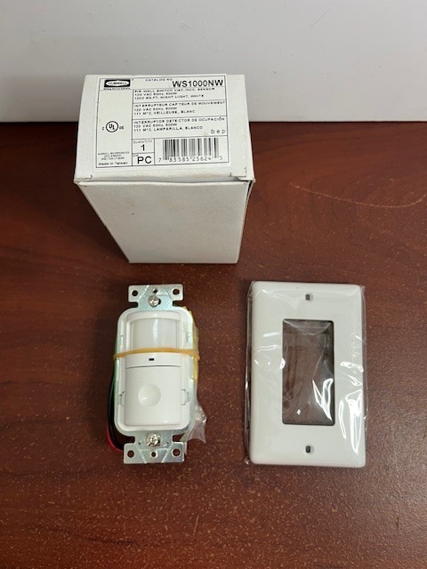 (2) HUBBELL WS1000NW White Occupancy/Vacancy Sensor Switch w/NIGHTLIGHT New