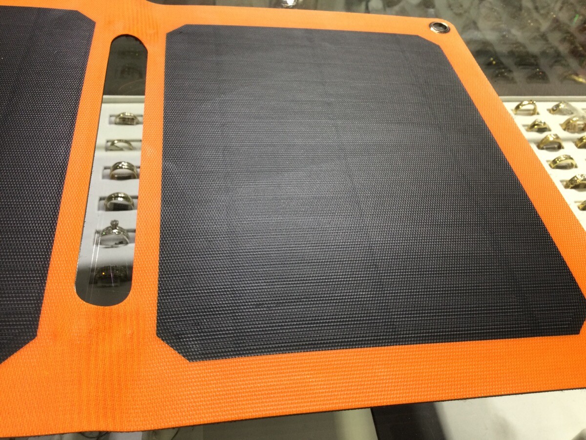 Thunderbolt 18W Foldable Solar Panel (CJL047791)
