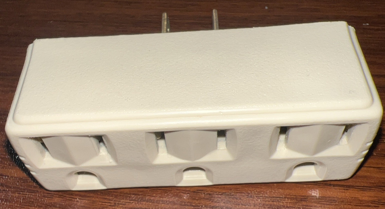 Cooper 1147V-BOX Three Outlet Grounding Outlet Adapter 3 Wire Ivory Tested! 🍀