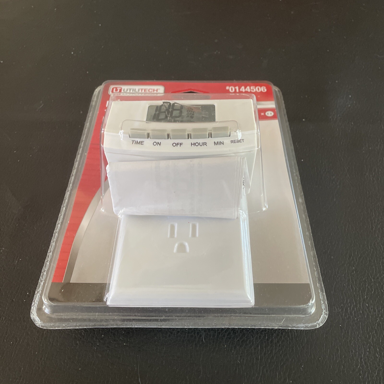 UTILITECH Digital Indoor Timer 24 Hour Repeating Cycle 125V/60Hz/15amp 0144506