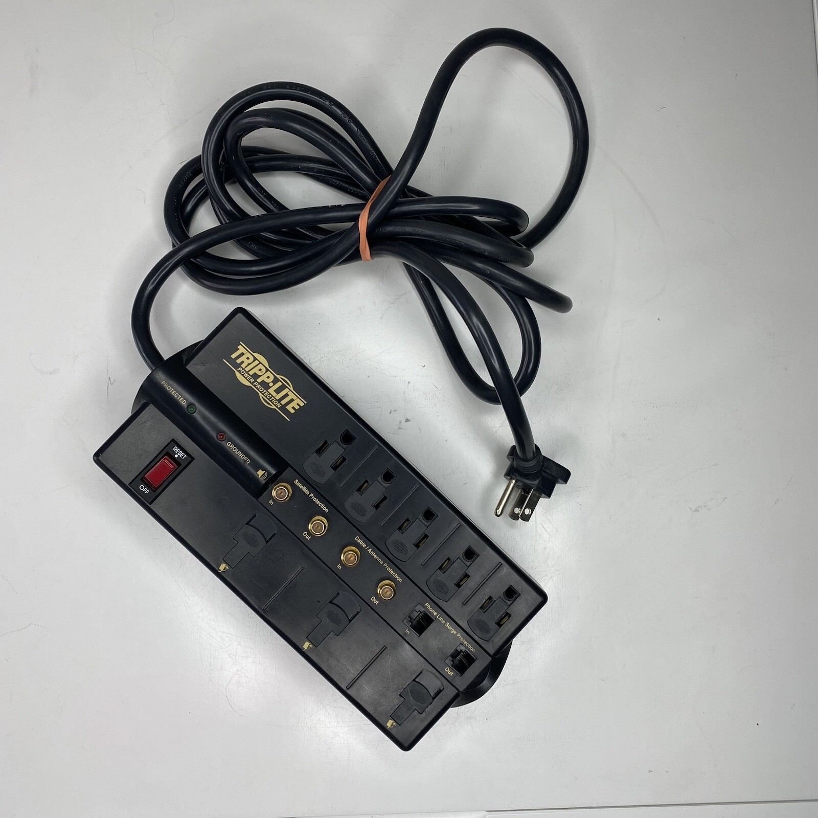 Tripp-Lite 8 Outlets, 120 Volts, 15 Amps, 10′ Cord, Power Outlet Strip