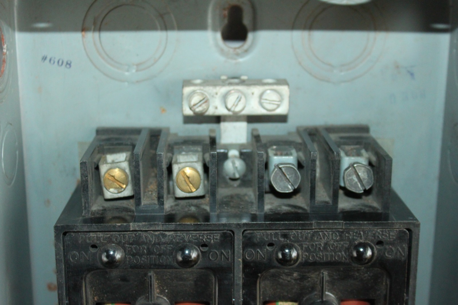 CUTLER HAMMER 100 AMP SERVICE / FUSE PANEL with pull out fuse blocks WORKING