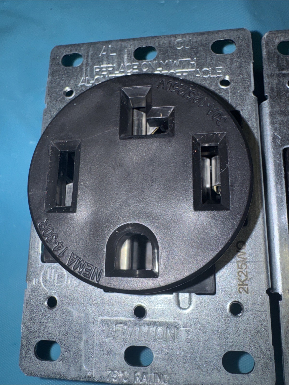 Leviton NEMA 6-30R 30A 250V Flush Mount Outlet Receptacle 2-Pack Used