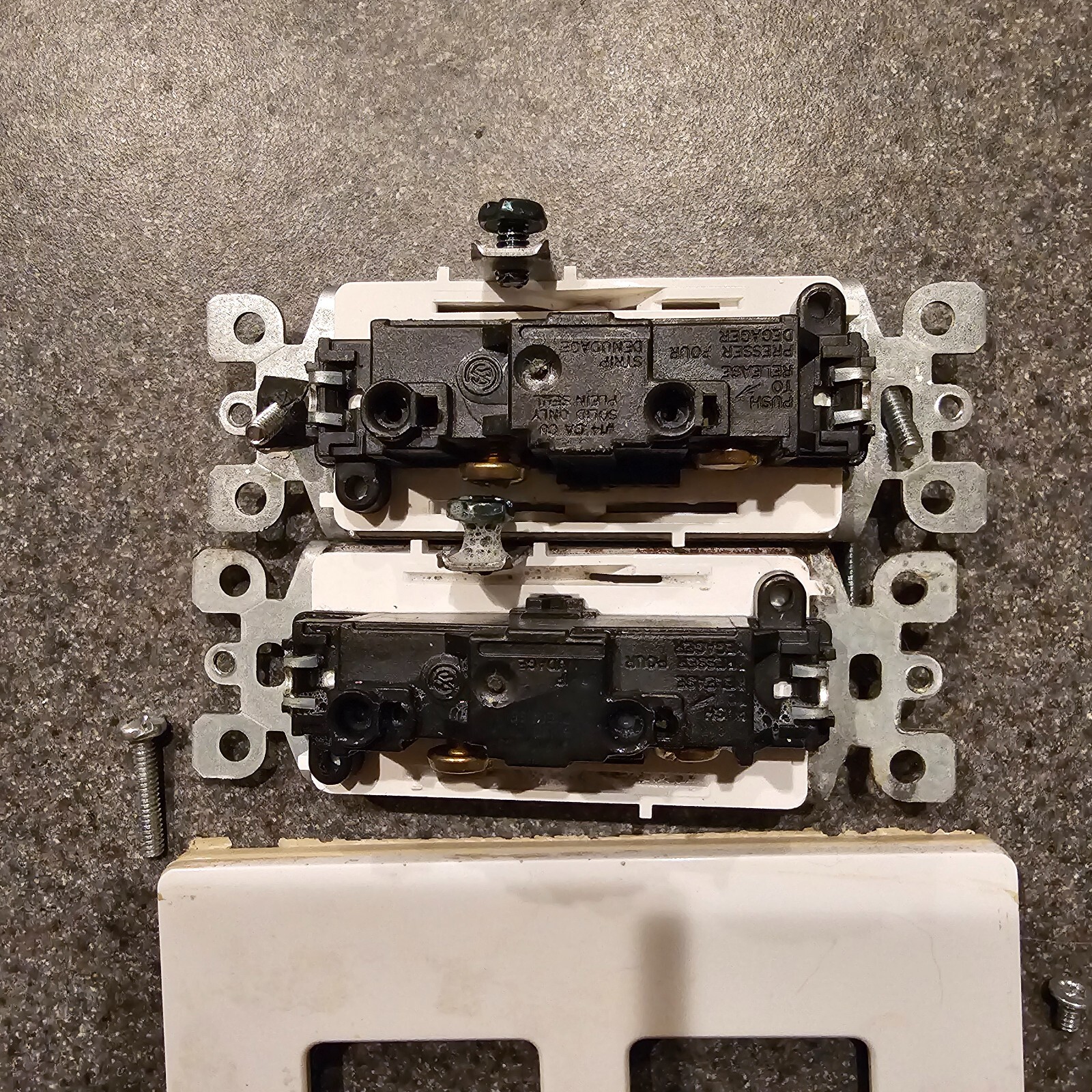 Leviton 3-Way White Smooth Rocker Wall Light Switch 15A 120V USA Seller