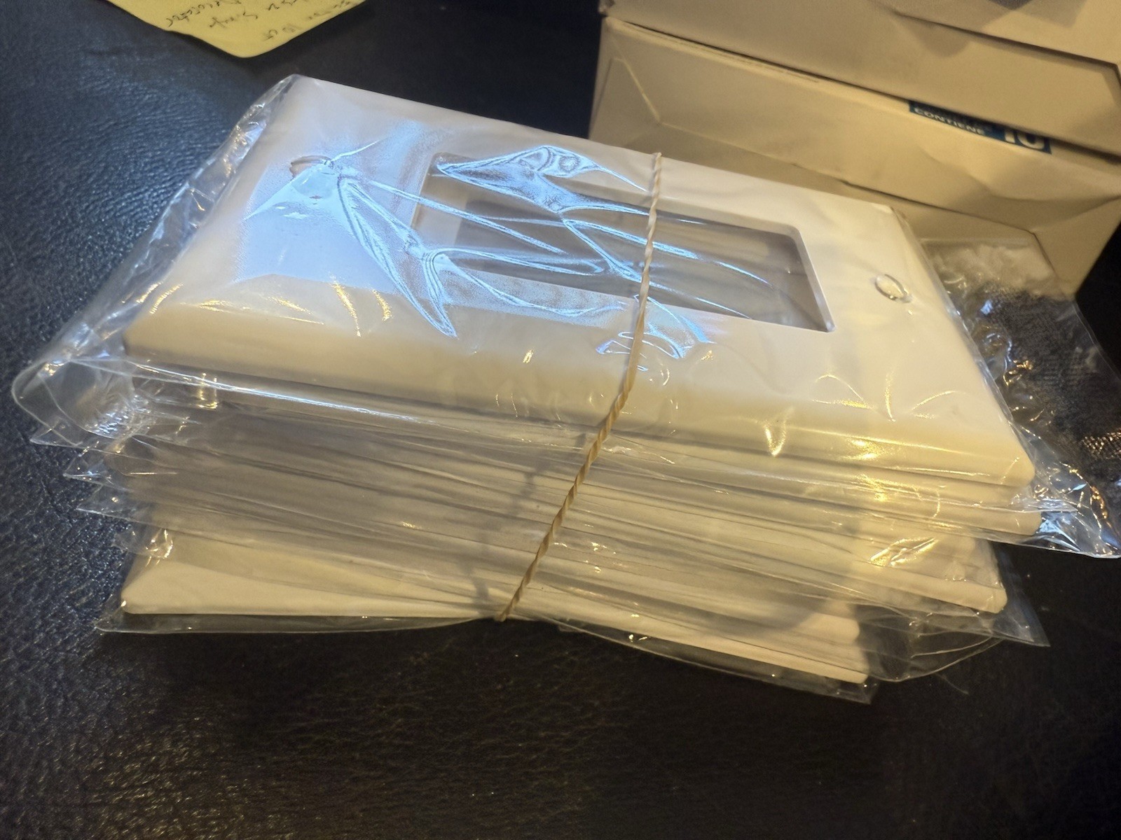 Eaton PJ26W-10-LW Mid-Size Gang Decorator Wallplates Pack of 10 White NEW