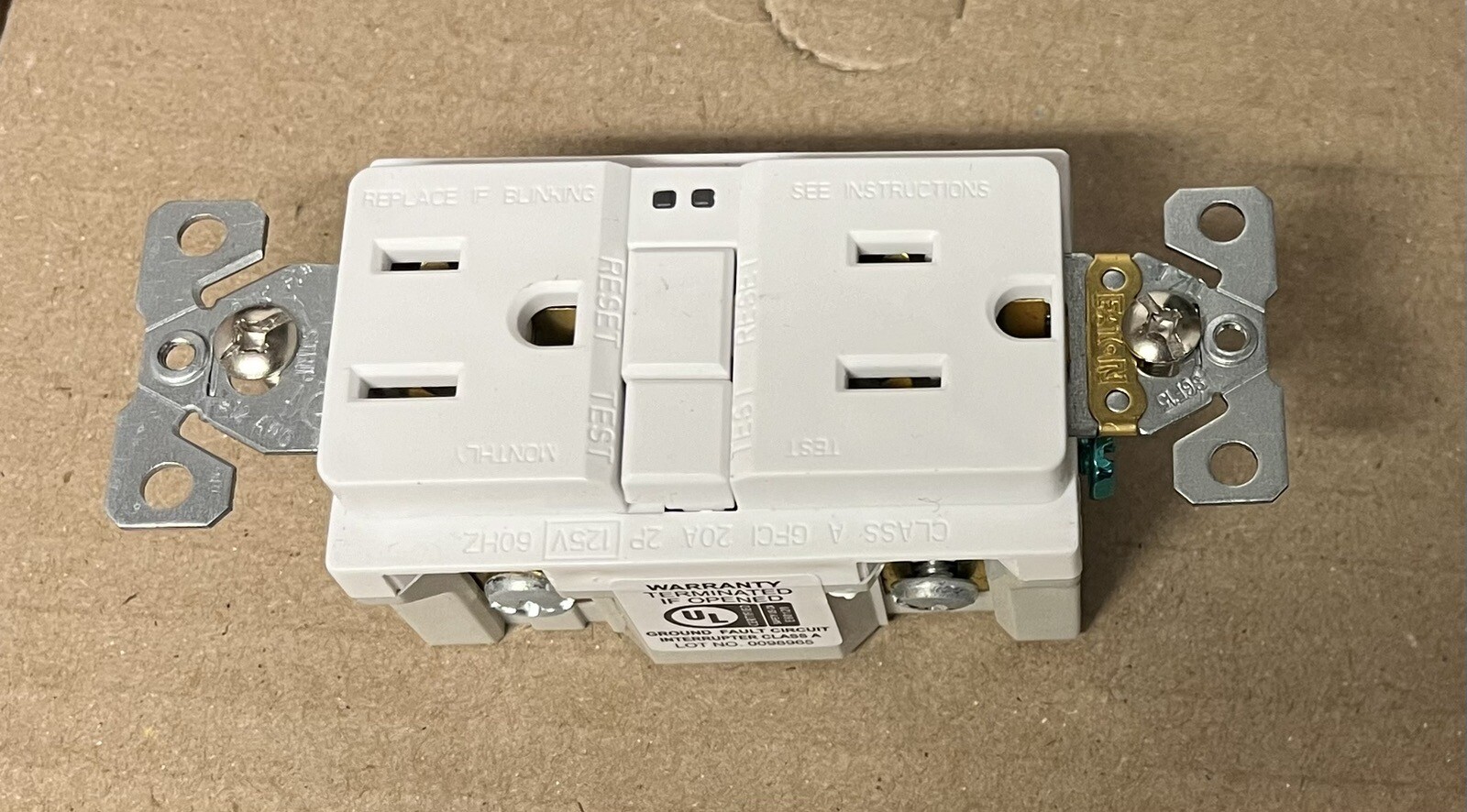 GROUND FAULT Receptacle Outlet Eaton SGF15W 125V GFCI FOR OUTDOOR USE