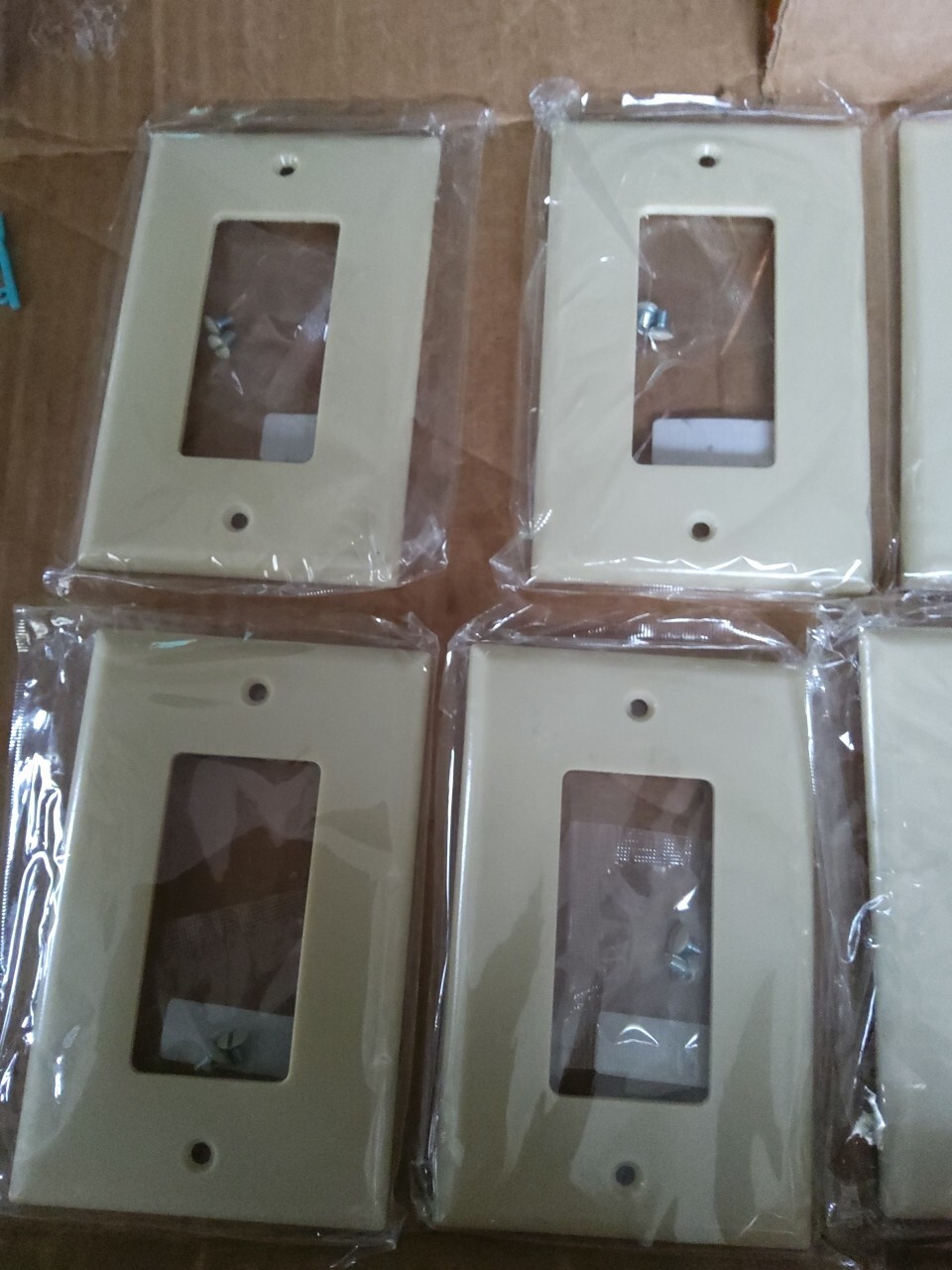 Eaton 3.12″ x 0.08 x 4.87″, Ivory, Wallplate, 8 Pcs
