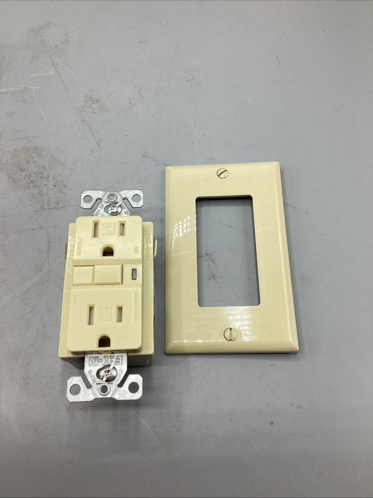 NOB Cooper TRVGF15V GFCI Duplex Receptacle 125VAC 15A Wall Pl