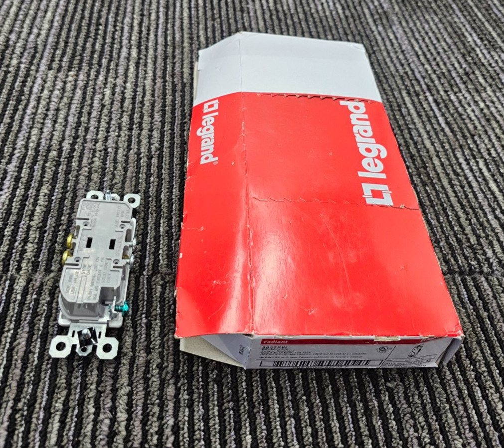 (QTY 10) Legrand 885TRW Radiant 15A 125V Tamper Resistant Receptacle White