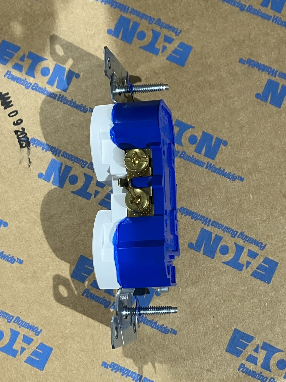 Lot of 10 Eaton TR270W 15A 125V Tamper Resistant Residential Duplex Outlet White
