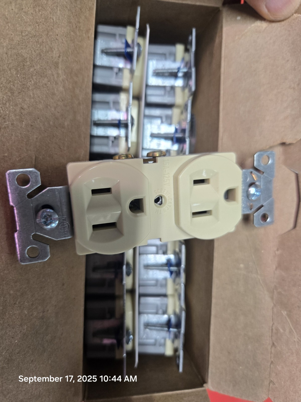 10 Pack EATON 15 AMP Standard Duplex Receptacle -IVORY- #BR15V-10-LW