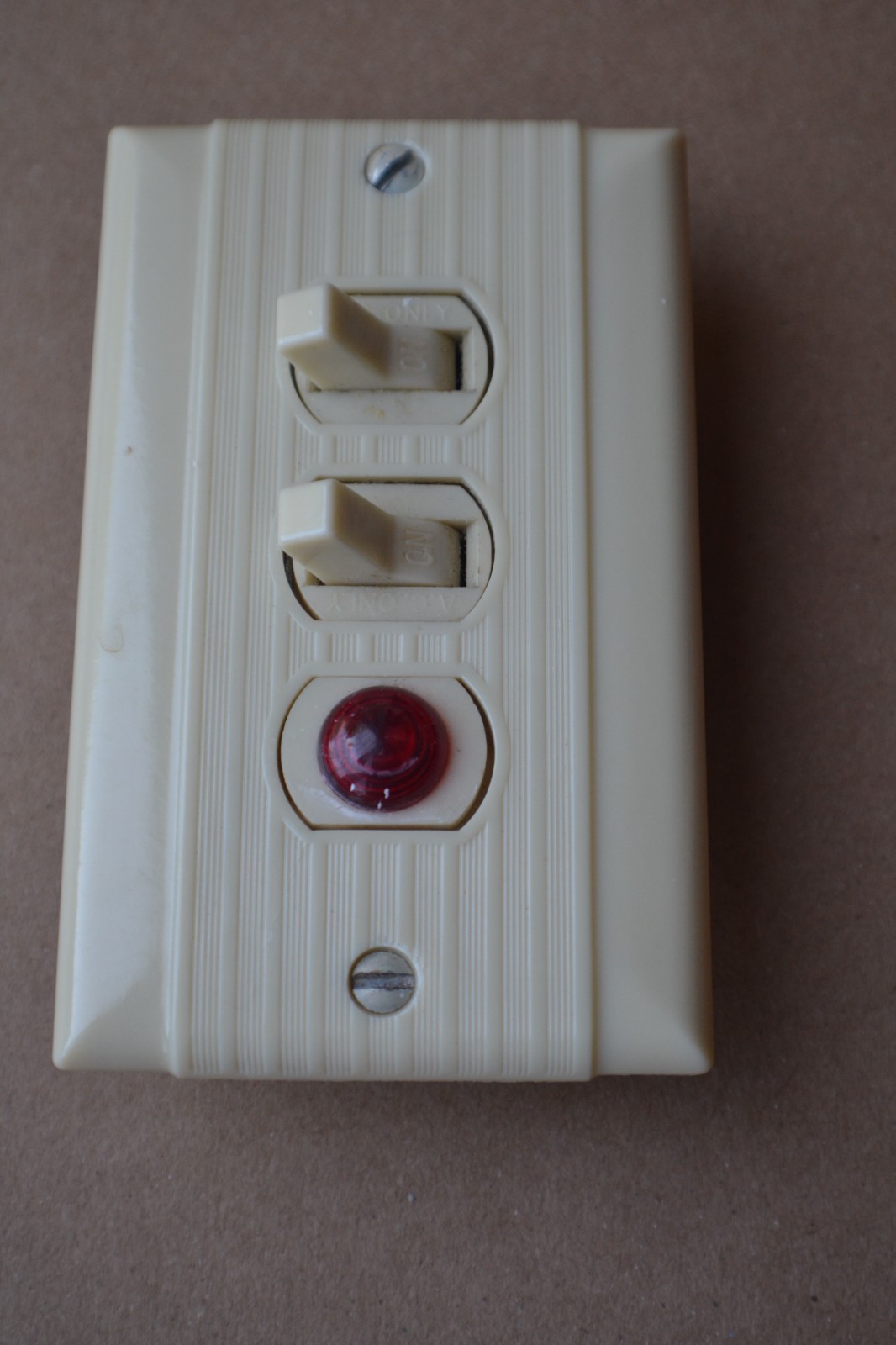 Vint. Slater Single Despard Toggle Switches W/Pilot Light. Uniline Cover. Ivory