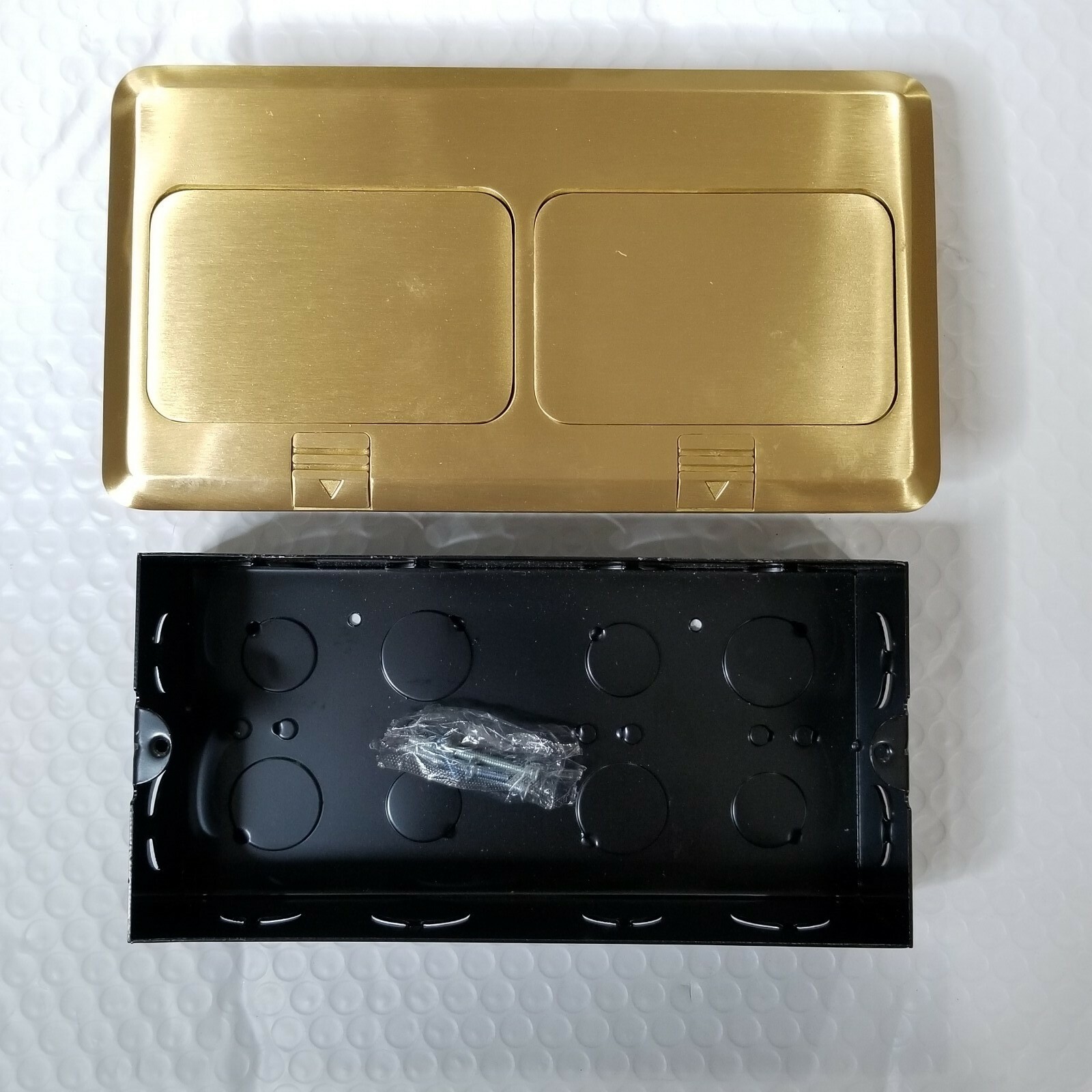 Brass Pop Up Floor Outlet Box 2 Duplex Receptacles with Screws 8.68 x 4.75 cover