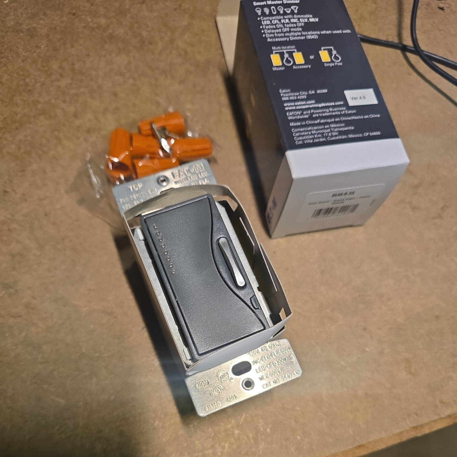Eaton smart dimmer, Flush mounting, 120V, Wire leads, 9540-N -SG