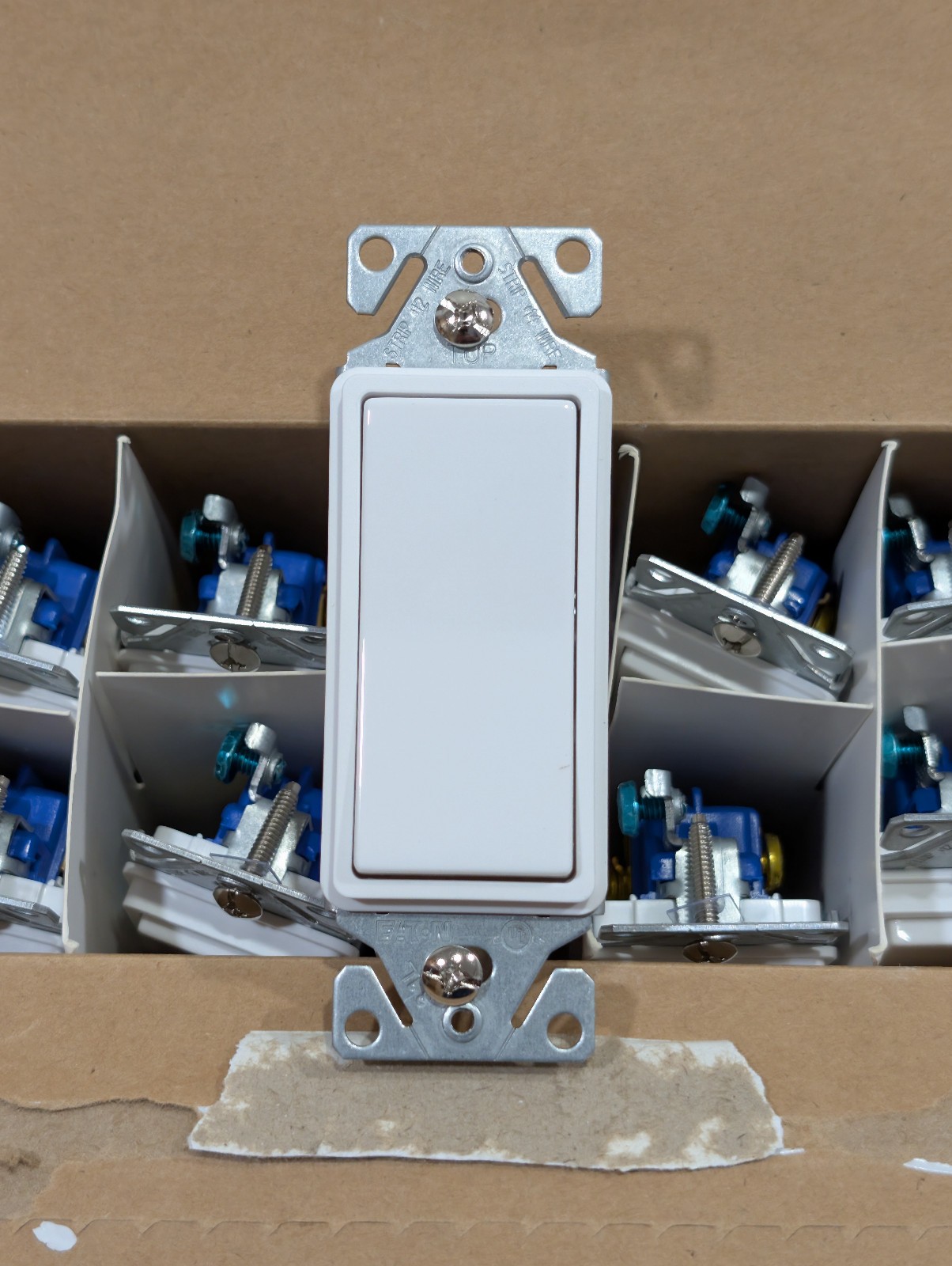 10 x Eaton 3-Way LIGHTED Decorator Rocker Paddle Wall Light Switch 15A 120V 277V
