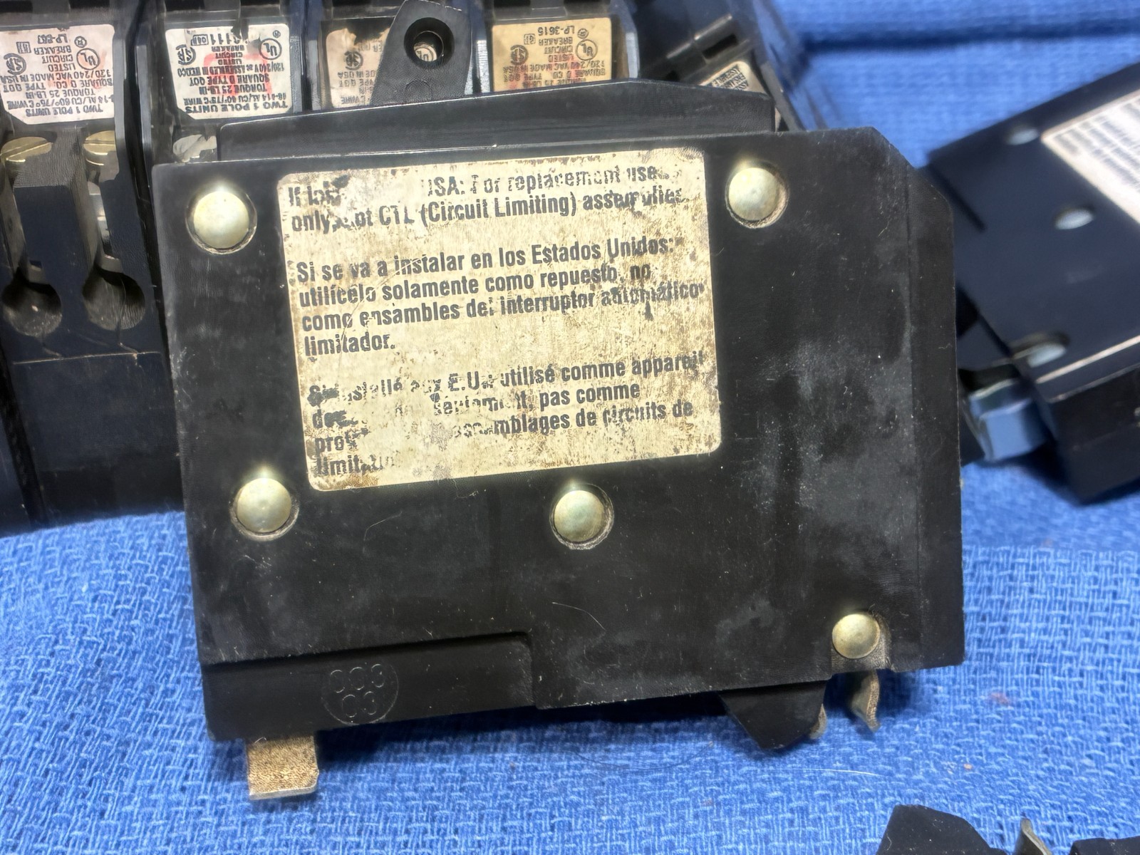 JUST 1 SQUARE D QOT QOT1515 2 POLE 2 CIRCUIT BREAKER TANDEM 12OV 15A